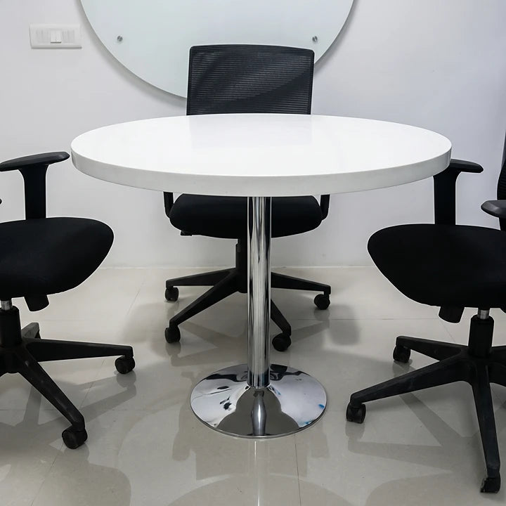 Discussion Table at MKM Motors